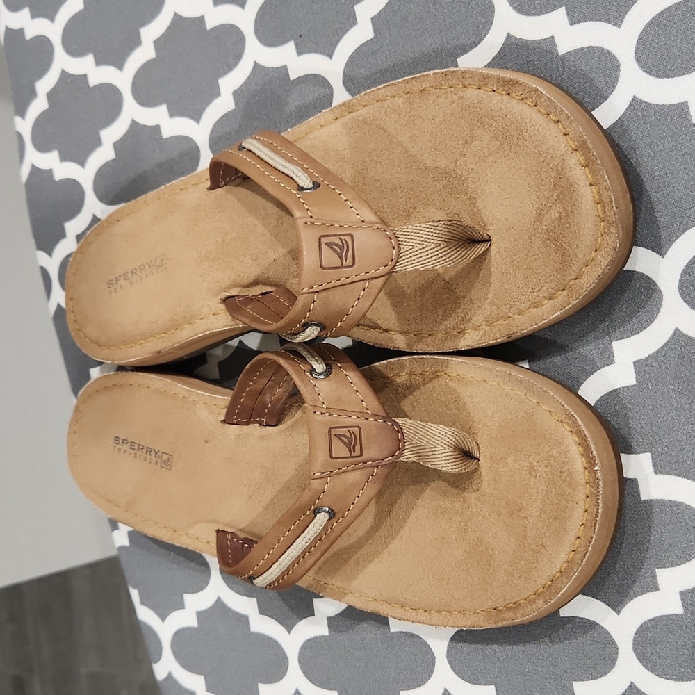 CLEAN OUT SALE Sperry Top-Sider Flip Flop Sandals, size 8.
